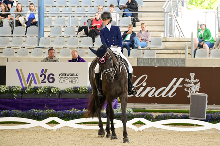 Marie Vonderheyden on Fantastico H by Kim MacMillan DSC 2925
